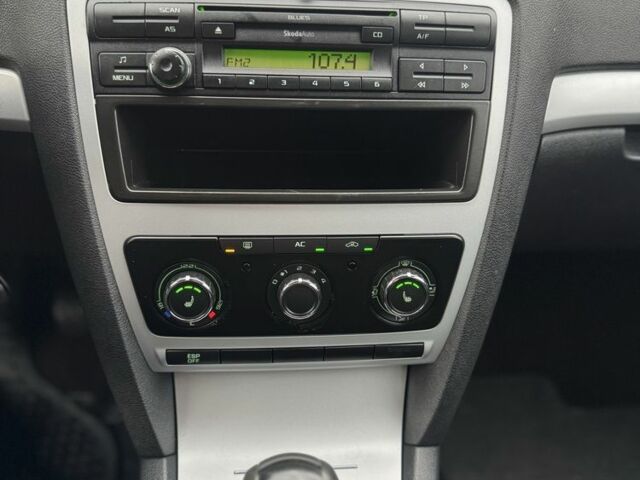 Бежевый Шкода Октавия, объемом двигателя 2 л и пробегом 250 тыс. км за 3950 $, фото 13 на Automoto.ua