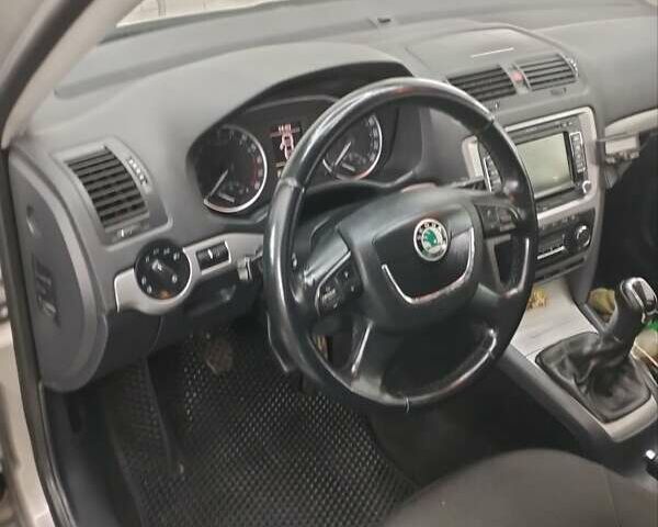 Бежевий Шкода Октавія, об'ємом двигуна 1.6 л та пробігом 350 тис. км за 7600 $, фото 21 на Automoto.ua