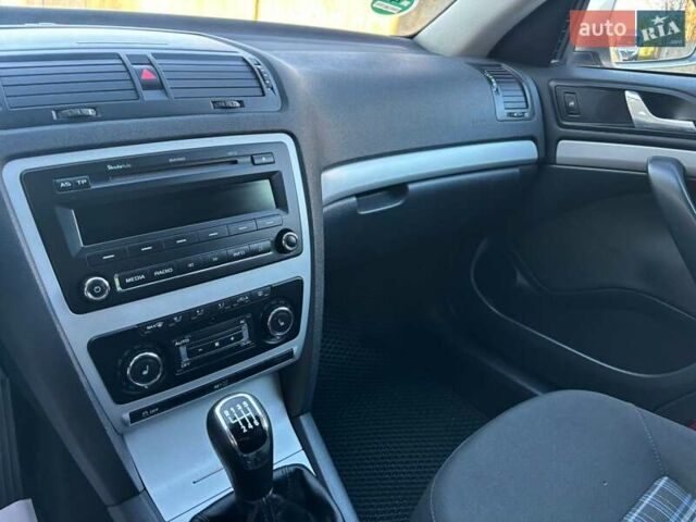 Бежевый Шкода Октавия, объемом двигателя 1.99 л и пробегом 209 тыс. км за 9200 $, фото 15 на Automoto.ua