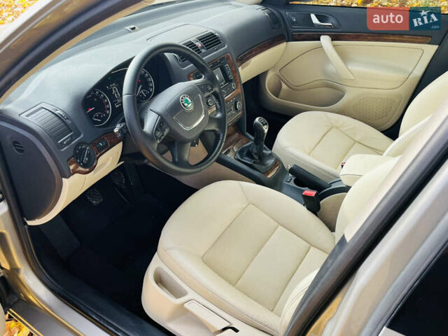 Шкода Октавия 2012 в Умани на Automoto.ua Бежевый Шкода Октавия, объемом двигателя 1.6 л и пробегом 208 тыс. км за 8800 $, фото 16 на Automoto.ua