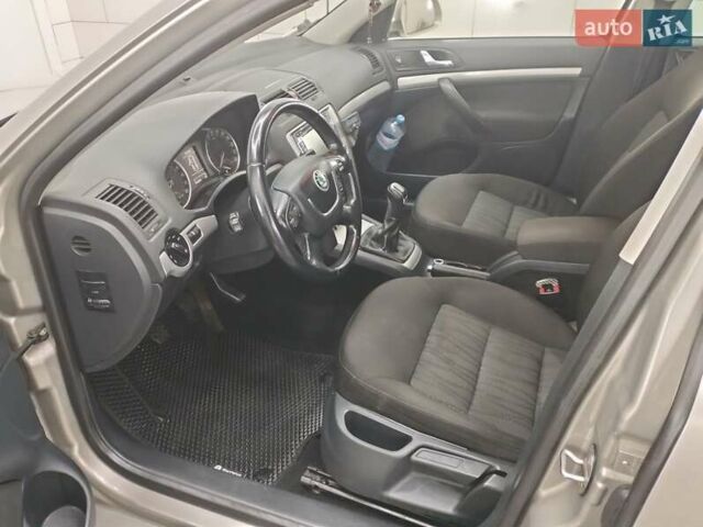 Бежевий Шкода Октавія, об'ємом двигуна 1.6 л та пробігом 350 тис. км за 7600 $, фото 24 на Automoto.ua