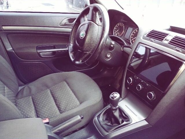 Бежевый Шкода Октавия, объемом двигателя 2 л и пробегом 295 тыс. км за 7300 $, фото 6 на Automoto.ua