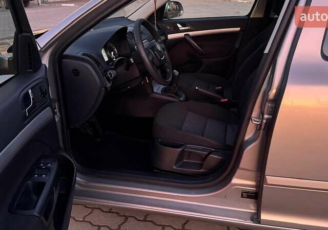 Бежевий Шкода Октавія, об'ємом двигуна 1.6 л та пробігом 107 тис. км за 10000 $, фото 28 на Automoto.ua
