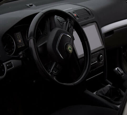 Бежевый Шкода Октавия, объемом двигателя 1.6 л и пробегом 286 тыс. км за 7500 $, фото 22 на Automoto.ua