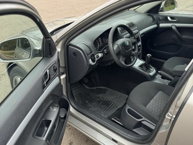 Бежевый Шкода Октавия, объемом двигателя 2 л и пробегом 250 тыс. км за 3950 $, фото 9 на Automoto.ua