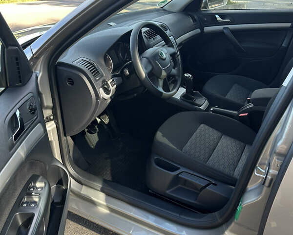 Шкода Октавія 2012 у Вінниці на Automoto.ua Бежевий Шкода Октавія, об'ємом двигуна 1.6 л та пробігом 180 тис. км за 8800 $, фото 9 на Automoto.ua