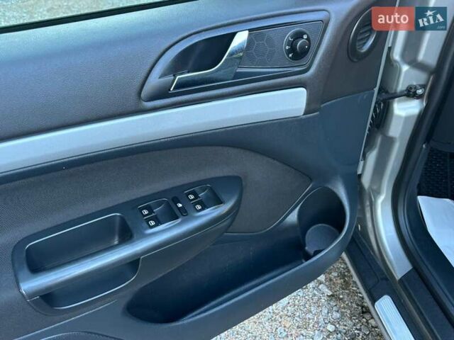 Бежевый Шкода Октавия, объемом двигателя 1.99 л и пробегом 209 тыс. км за 9200 $, фото 16 на Automoto.ua