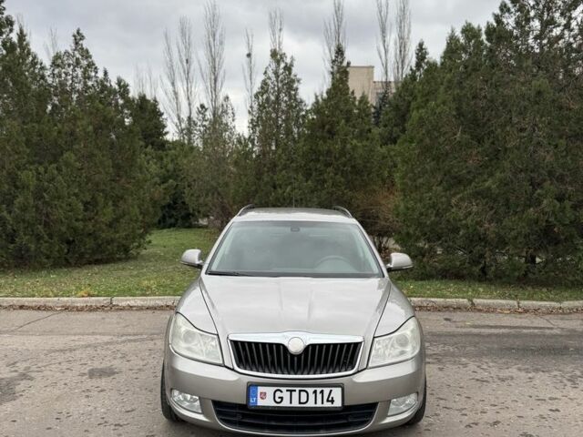 Бежевый Шкода Октавия, объемом двигателя 2 л и пробегом 250 тыс. км за 3950 $, фото 1 на Automoto.ua