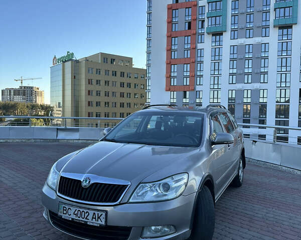 Шкода Октавия 2012 в Киеве на Automoto.ua Бежевый Шкода Октавия, объемом двигателя 1.6 л и пробегом 338 тыс. км за 5800 $, фото 1 на Automoto.ua