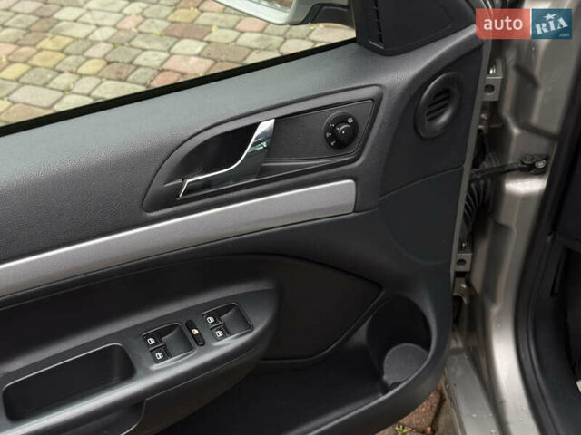 Бежевый Шкода Октавия, объемом двигателя 2 л и пробегом 278 тыс. км за 9400 $, фото 34 на Automoto.ua