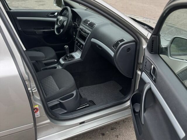 Бежевый Шкода Октавия, объемом двигателя 2 л и пробегом 250 тыс. км за 3950 $, фото 14 на Automoto.ua