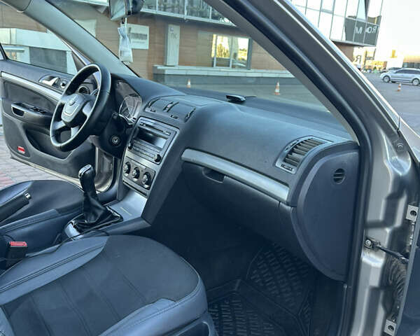 Шкода Октавия 2012 в Киеве на Automoto.ua Бежевый Шкода Октавия, объемом двигателя 1.6 л и пробегом 338 тыс. км за 5800 $, фото 15 на Automoto.ua