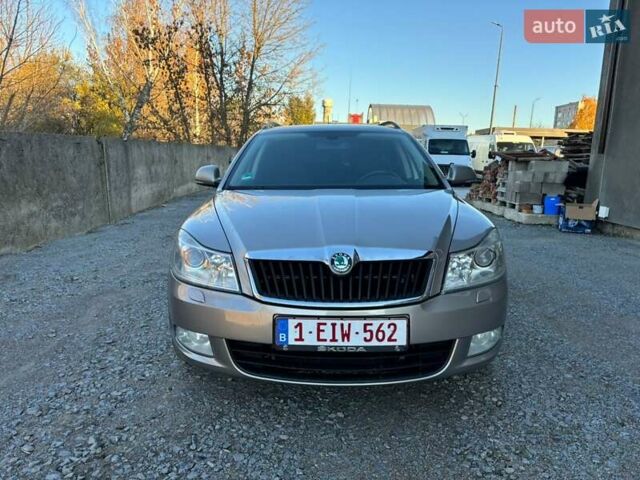 Бежевый Шкода Октавия, объемом двигателя 1.99 л и пробегом 209 тыс. км за 9200 $, фото 2 на Automoto.ua