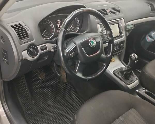 Бежевий Шкода Октавія, об'ємом двигуна 1.6 л та пробігом 350 тис. км за 7600 $, фото 14 на Automoto.ua
