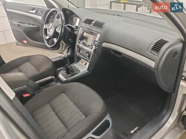Бежевий Шкода Октавія, об'ємом двигуна 1.6 л та пробігом 350 тис. км за 7600 $, фото 25 на Automoto.ua