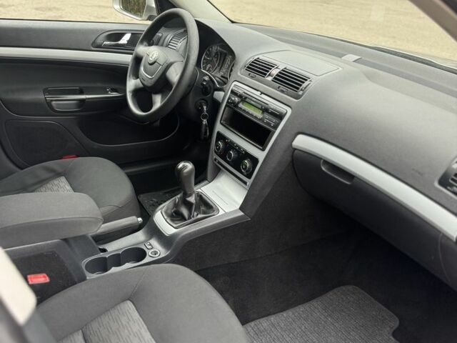 Бежевый Шкода Октавия, объемом двигателя 2 л и пробегом 250 тыс. км за 3950 $, фото 15 на Automoto.ua