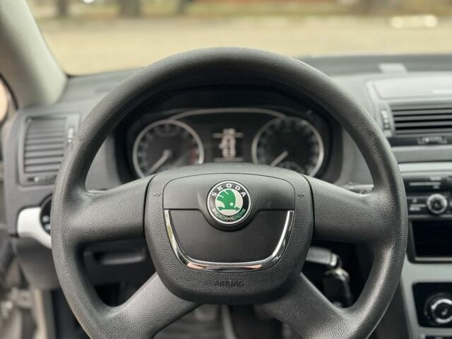 Бежевый Шкода Октавия, объемом двигателя 2 л и пробегом 250 тыс. км за 3950 $, фото 11 на Automoto.ua