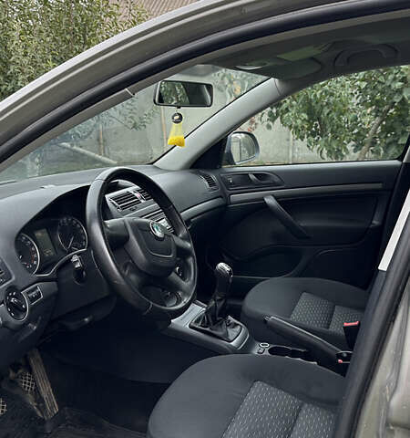 Бежевий Шкода Октавія, об'ємом двигуна 1.97 л та пробігом 299 тис. км за 8300 $, фото 2 на Automoto.ua