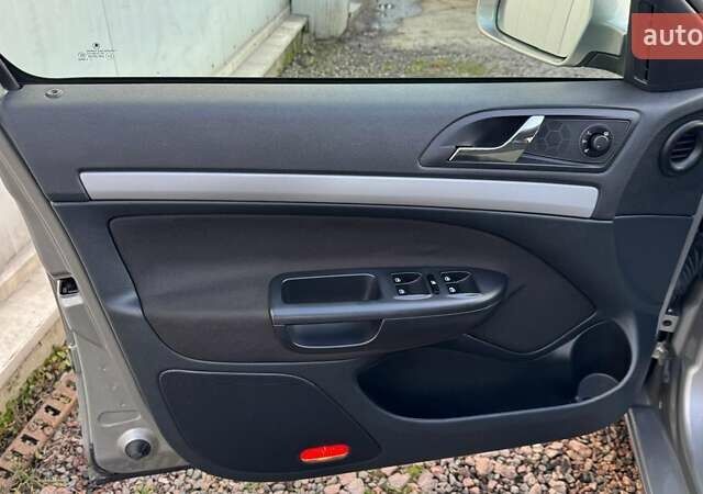 Бежевий Шкода Октавія, об'ємом двигуна 1.6 л та пробігом 107 тис. км за 10000 $, фото 9 на Automoto.ua