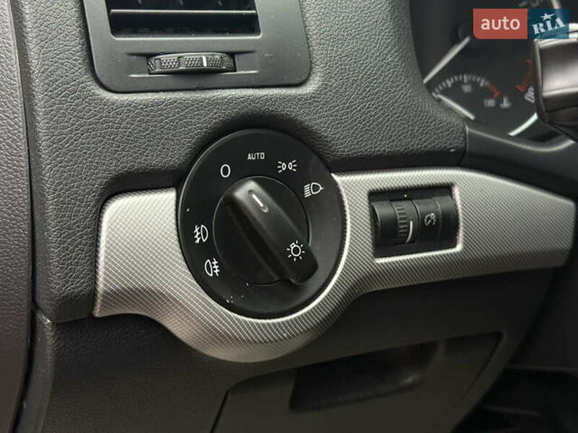 Бежевый Шкода Октавия, объемом двигателя 2 л и пробегом 278 тыс. км за 9400 $, фото 35 на Automoto.ua