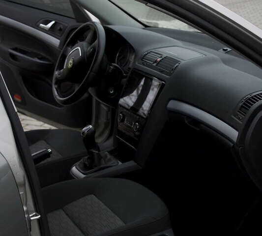 Бежевый Шкода Октавия, объемом двигателя 1.6 л и пробегом 286 тыс. км за 7500 $, фото 21 на Automoto.ua