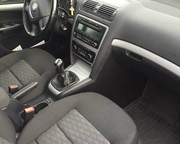 Бежевий Шкода Октавія, об'ємом двигуна 1.6 л та пробігом 210 тис. км за 9500 $, фото 10 на Automoto.ua