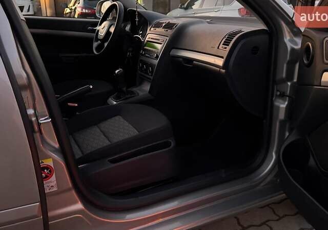 Бежевий Шкода Октавія, об'ємом двигуна 1.6 л та пробігом 107 тис. км за 10000 $, фото 27 на Automoto.ua