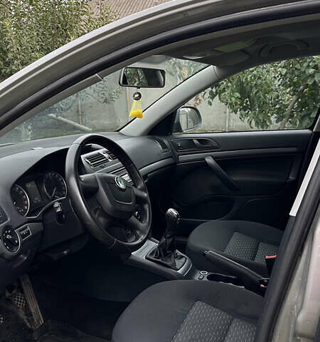 Бежевий Шкода Октавія, об'ємом двигуна 1.97 л та пробігом 299 тис. км за 8300 $, фото 1 на Automoto.ua