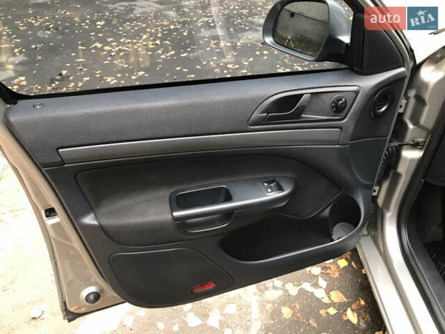 Бежевый Шкода Октавия, объемом двигателя 1.97 л и пробегом 292 тыс. км за 7300 $, фото 9 на Automoto.ua