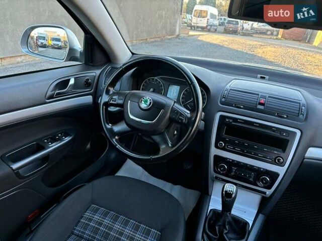 Бежевый Шкода Октавия, объемом двигателя 1.99 л и пробегом 209 тыс. км за 9200 $, фото 12 на Automoto.ua