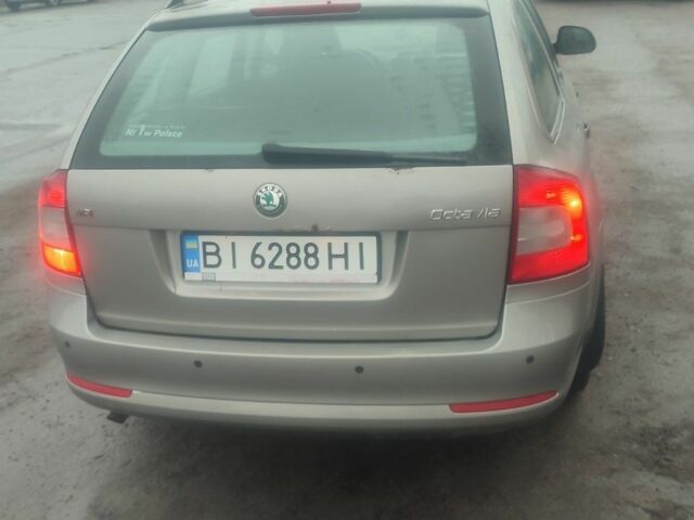 Бежевый Шкода Октавия, объемом двигателя 1.6 л и пробегом 196 тыс. км за 8000 $, фото 4 на Automoto.ua