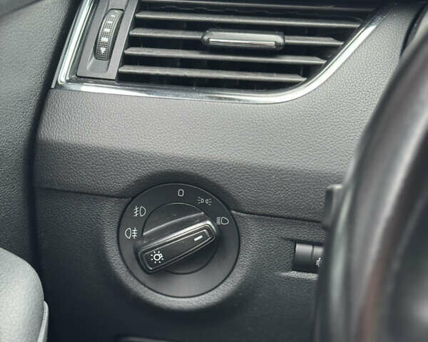 Бежевый Шкода Октавия, объемом двигателя 1.97 л и пробегом 335 тыс. км за 10900 $, фото 32 на Automoto.ua