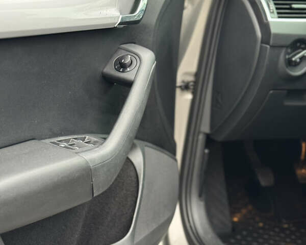 Бежевый Шкода Октавия, объемом двигателя 1.97 л и пробегом 335 тыс. км за 10900 $, фото 30 на Automoto.ua