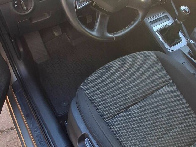 Шкода Октавия 2013 в Калуше на Automoto.ua Бежевый Шкода Октавия, объемом двигателя 1.4 л и пробегом 380 тыс. км за 8200 $, фото 8 на Automoto.ua