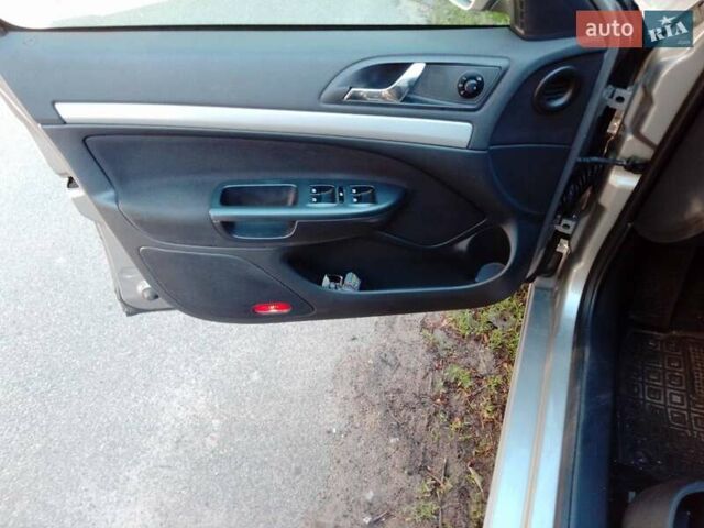 Шкода Октавия 2013 в Киеве на Automoto.ua Бежевый Шкода Октавия, объемом двигателя 1.8 л и пробегом 225 тыс. км за 9400 $, фото 11 на Automoto.ua