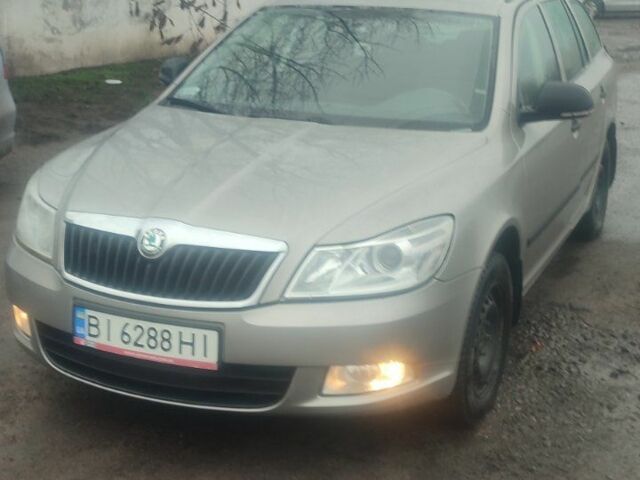 Бежевый Шкода Октавия, объемом двигателя 1.6 л и пробегом 196 тыс. км за 8000 $, фото 1 на Automoto.ua