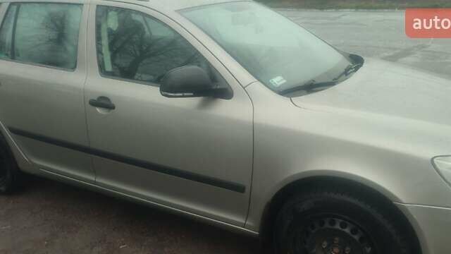 Бежевый Шкода Октавия, объемом двигателя 1.6 л и пробегом 196 тыс. км за 8000 $, фото 4 на Automoto.ua