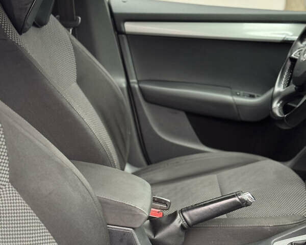 Бежевый Шкода Октавия, объемом двигателя 1.97 л и пробегом 335 тыс. км за 10900 $, фото 33 на Automoto.ua