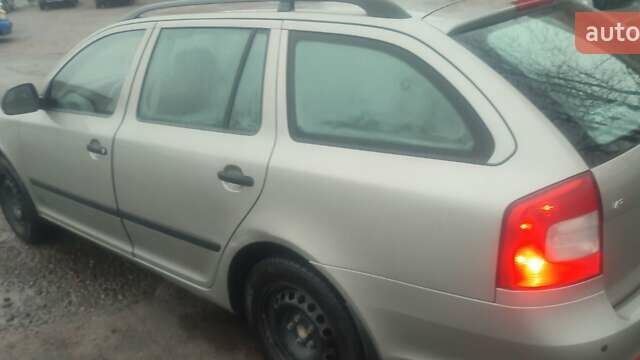 Бежевый Шкода Октавия, объемом двигателя 1.6 л и пробегом 196 тыс. км за 8000 $, фото 6 на Automoto.ua