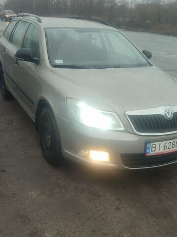 Бежевый Шкода Октавия, объемом двигателя 1.6 л и пробегом 196 тыс. км за 8000 $, фото 3 на Automoto.ua