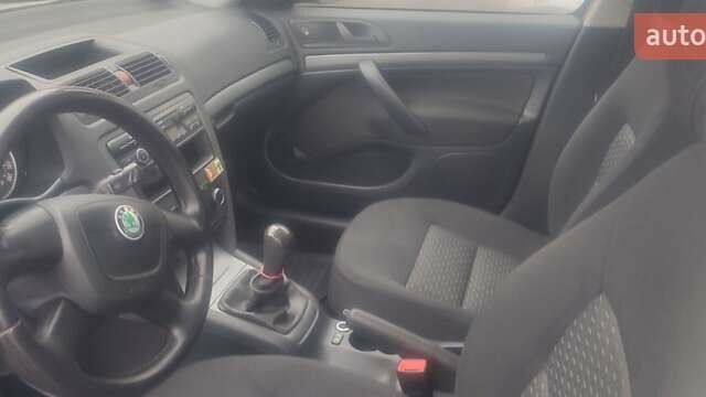 Бежевый Шкода Октавия, объемом двигателя 1.6 л и пробегом 196 тыс. км за 8000 $, фото 7 на Automoto.ua