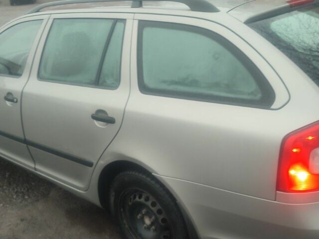 Бежевый Шкода Октавия, объемом двигателя 1.6 л и пробегом 196 тыс. км за 8000 $, фото 5 на Automoto.ua