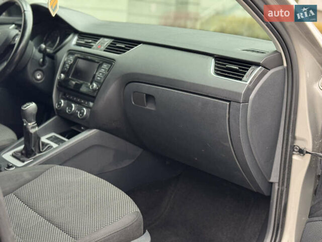 Бежевый Шкода Октавия, объемом двигателя 1.97 л и пробегом 335 тыс. км за 10900 $, фото 34 на Automoto.ua