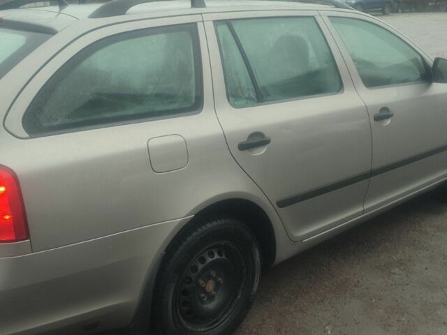 Бежевый Шкода Октавия, объемом двигателя 1.6 л и пробегом 196 тыс. км за 8000 $, фото 3 на Automoto.ua