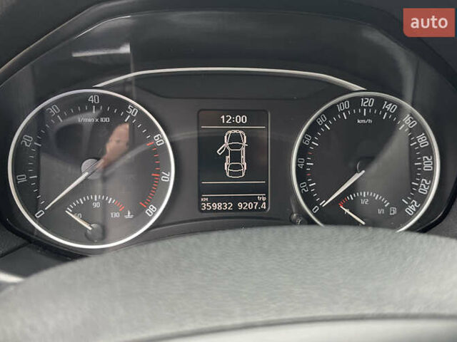 Бежевий Шкода Октавія, об'ємом двигуна 1.8 л та пробігом 350 тис. км за 7800 $, фото 11 на Automoto.ua