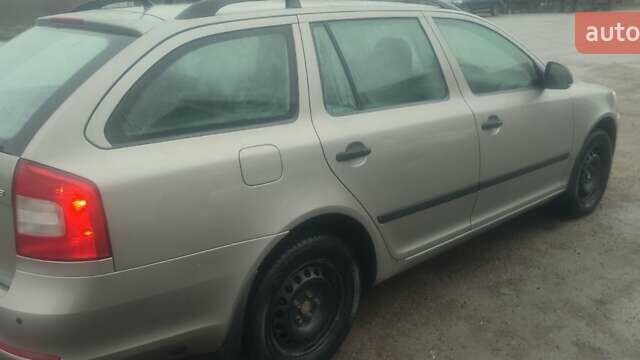 Бежевый Шкода Октавия, объемом двигателя 1.6 л и пробегом 196 тыс. км за 8000 $, фото 5 на Automoto.ua