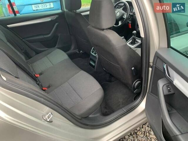 Бежевий Шкода Октавія, об'ємом двигуна 1.6 л та пробігом 233 тис. км за 10850 $, фото 18 на Automoto.ua
