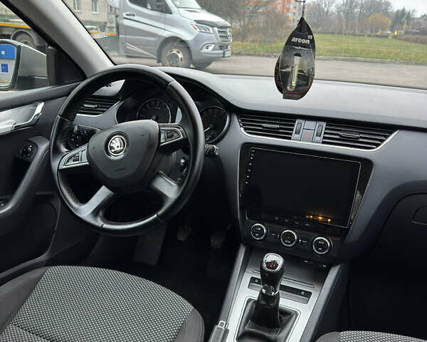 Бежевый Шкода Октавия, объемом двигателя 1.6 л и пробегом 160 тыс. км за 13500 $, фото 25 на Automoto.ua