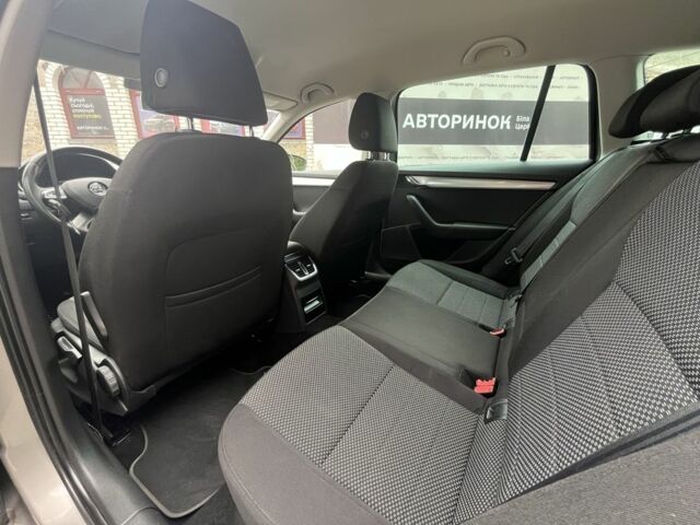 Шкода Октавия 2014 в Белой Церкве на Automoto.ua Бежевый Шкода Октавия, объемом двигателя 1.6 л и пробегом 238 тыс. км за 11250 $, фото 18 на Automoto.ua