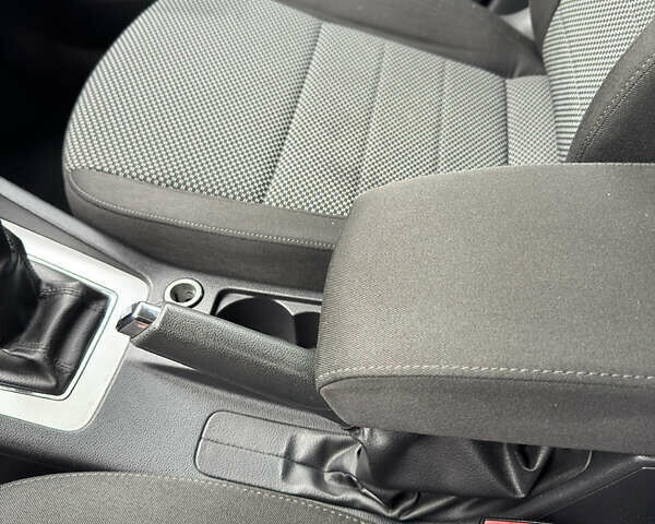 Бежевый Шкода Октавия, объемом двигателя 1.6 л и пробегом 160 тыс. км за 13500 $, фото 37 на Automoto.ua